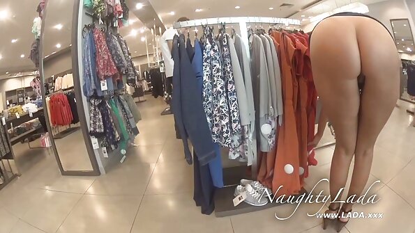 St Mackenzies: Elle สีบลอนด์น่ารักถอดชุดและชุดชั้นในเซ็กซี่ของวิทยาลัยของเธอ!